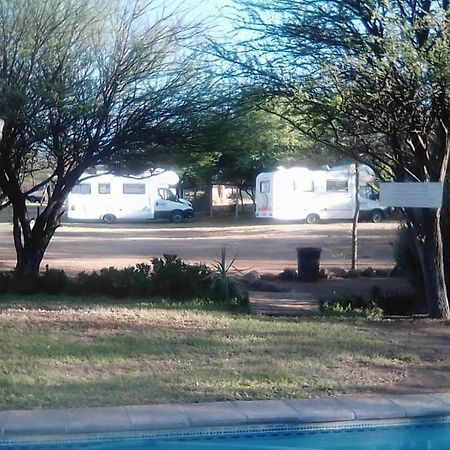 Ombo Rest Camp Hotel Okahandja Buitenkant foto