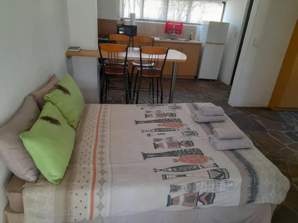 Ombo Rest Camp Hotel Okahandja Buitenkant foto